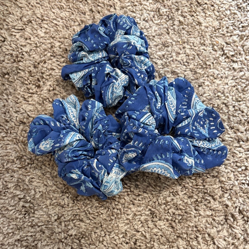 Blue Paisley Scrunchies Set